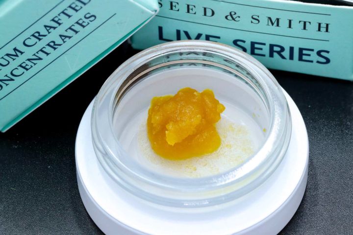 The Ultimate Guide on How to Smoke Live Resin