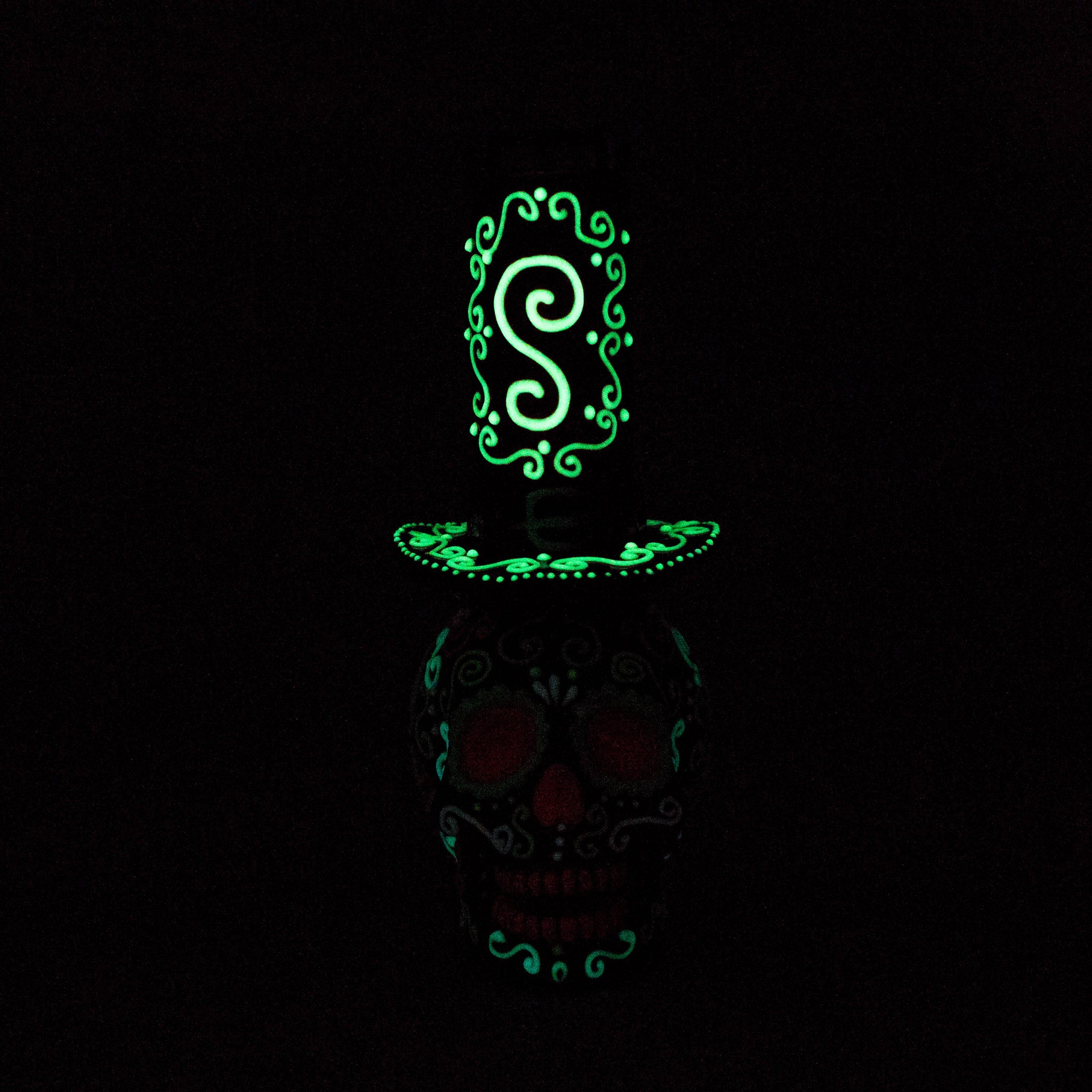 Wizard Skull Glow-in-the-Dark Bong 9"