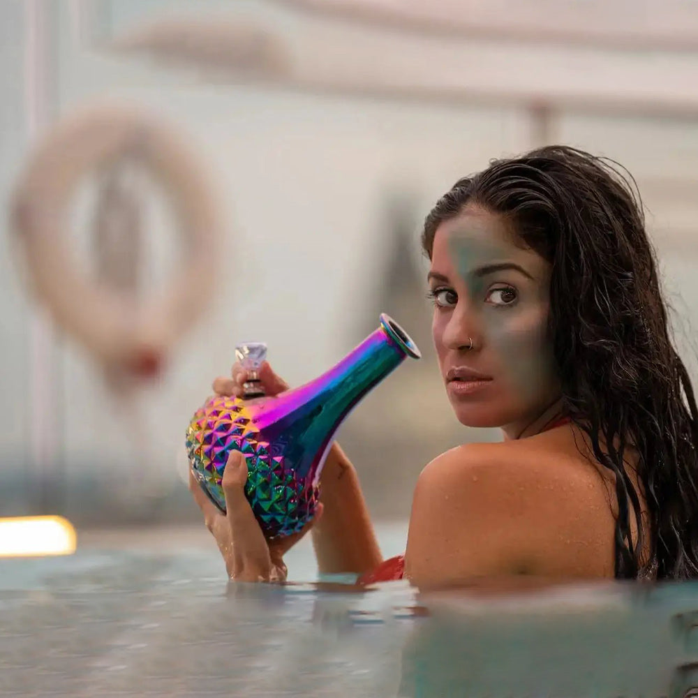 Aurora Vase Bong Lifestyle