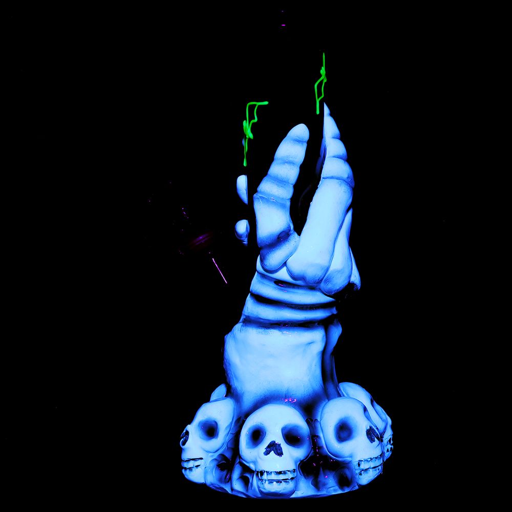 Full glow-in-the-dark effect of Skelly Grip &amp; Bats Straight Tube Water Pipe