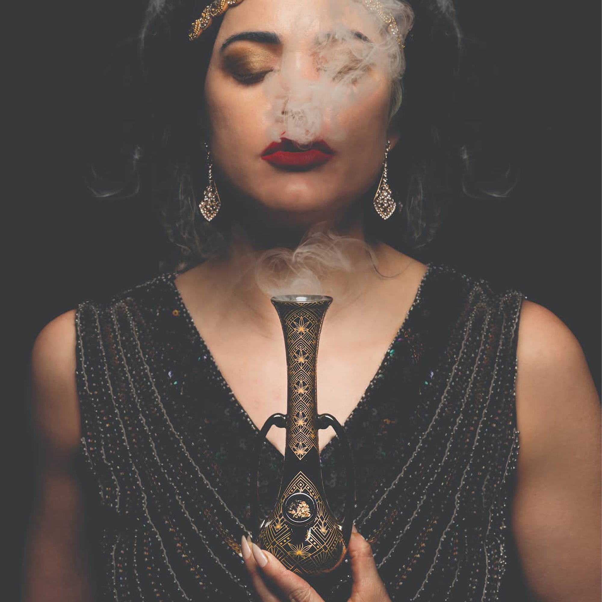 Vamp Black & Gold Vase Bong styled as decorative Art Deco flower vase