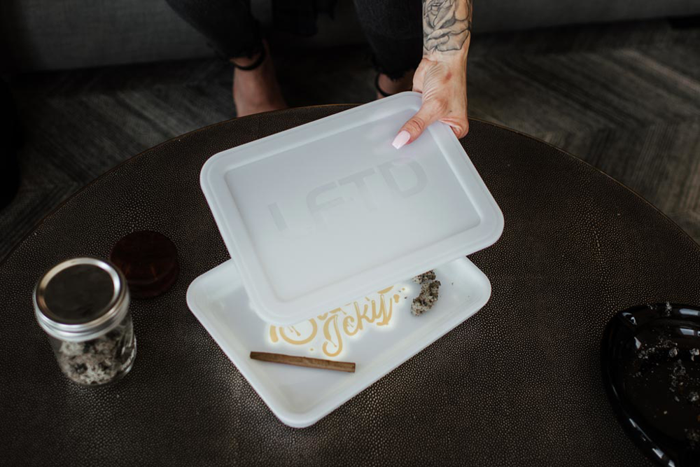 Sticky Icky Glow LED Tray with Smellproof Lid